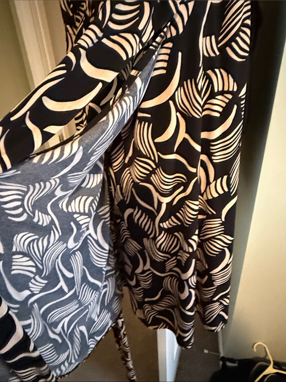 JM Collection Black and Cream Abstract Leaf-Print Wrap Midi Dress - Picture 4 of 4